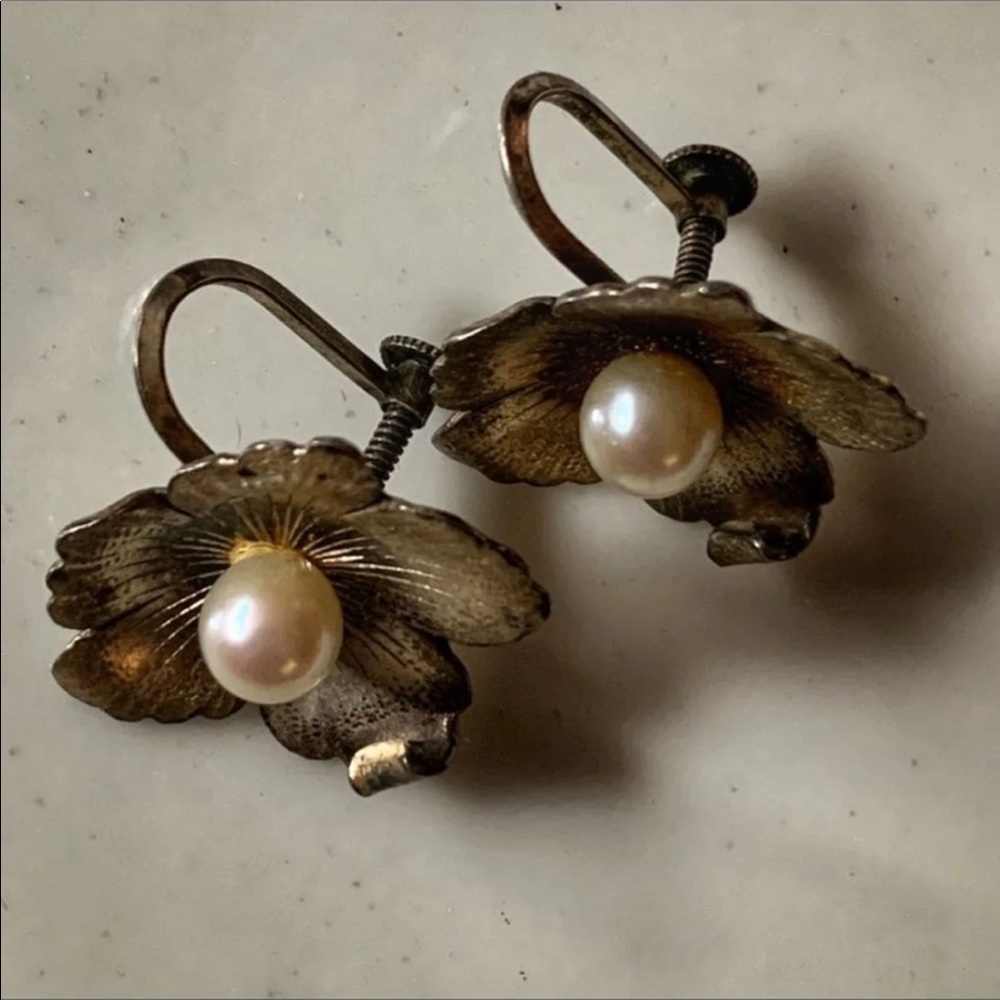Sterling Silver Pearl Vintage Screw Back Earrings - Picture 5 of 7